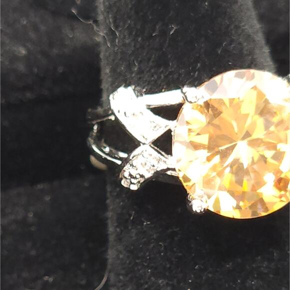 Round Cut Champagne Ring Gift Silver Cubic Zirconia Detail Women's Size 6 NWT - Picture 2 of 11